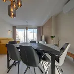 Modern With Jacuzzi & Sea Views Apartmán *