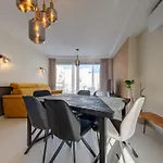Modern With Jacuzzi & Sea Views Apartmán