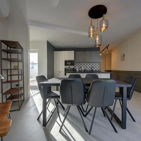 Modern With Jacuzzi & Sea Views 아파트