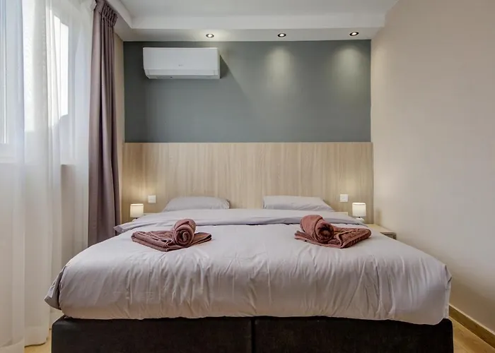 Modern With Jacuzzi & Sea Views Appartamento Sliema