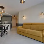 Modern With Jacuzzi & Sea Views Appartement