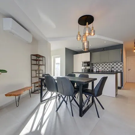 Modern With Jacuzzi & Sea Views *