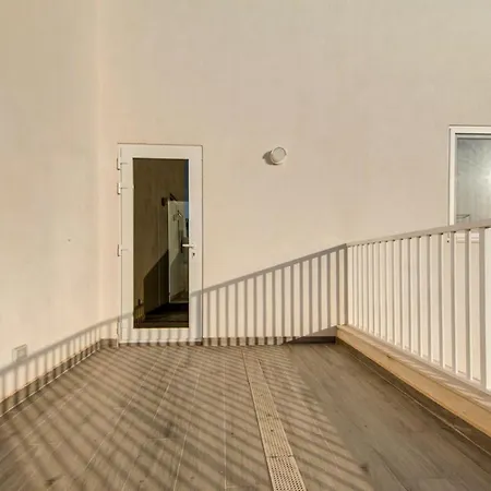 Modern With Jacuzzi & Sea Views *