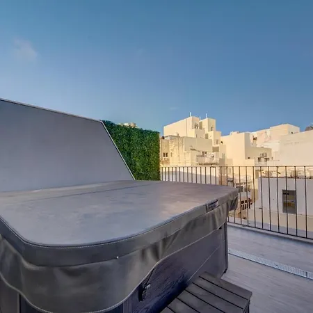 Modern With Jacuzzi & Sea Views * 슬리에마