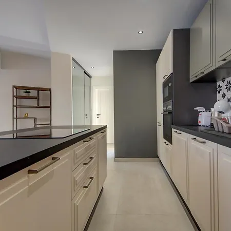 Апартаменты Modern With Jacuzzi & Sea Views *