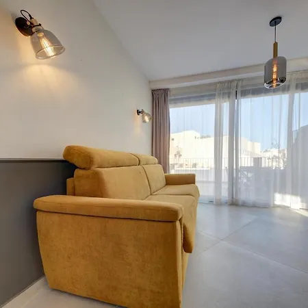 Modern With Jacuzzi & Sea Views 아파트 *