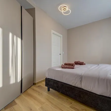 Modern With Jacuzzi & Sea Views *