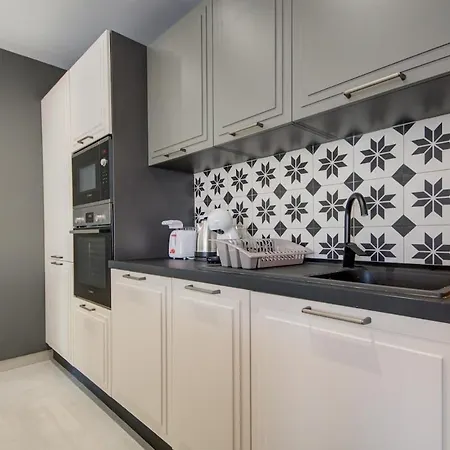 Modern With Jacuzzi & Sea Views Слима