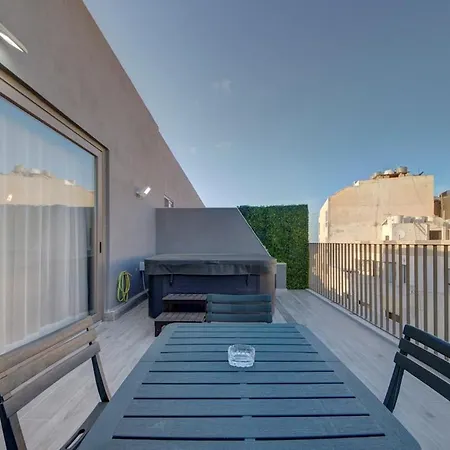 Апартаменты Modern With Jacuzzi & Sea Views