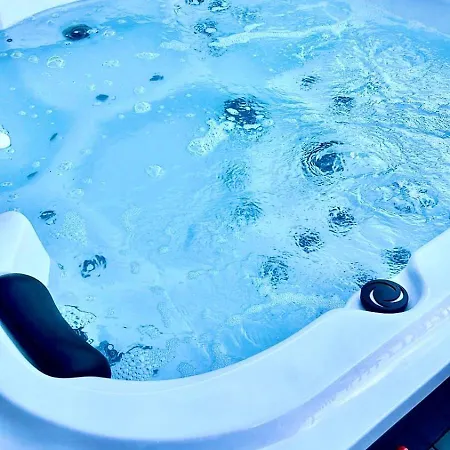 Modern With Jacuzzi & Sea Views 아파트