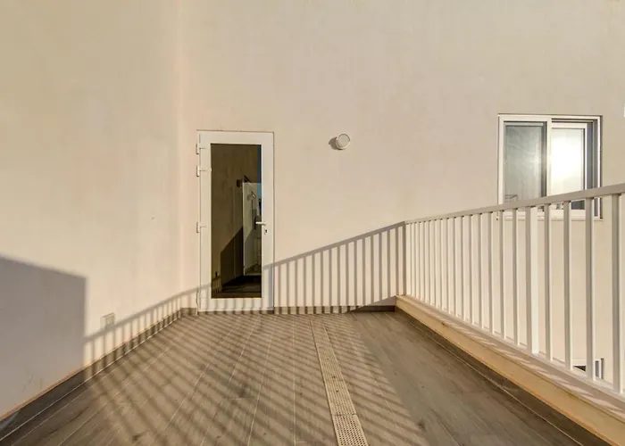 Modern With Jacuzzi & Sea Views *