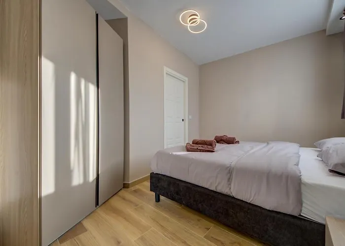 Modern With Jacuzzi & Sea Views *