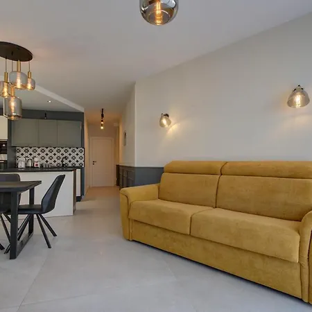 Modern With Jacuzzi & Sea Views Apartment