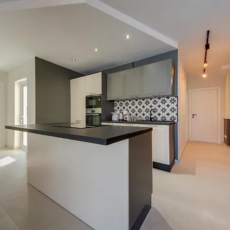 Apartment Modern With Jacuzzi & Sea Views *